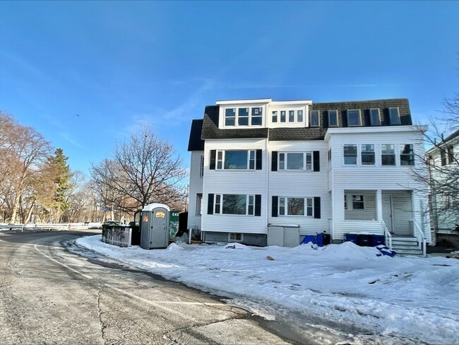 Building Photo - 105 Shore Dr