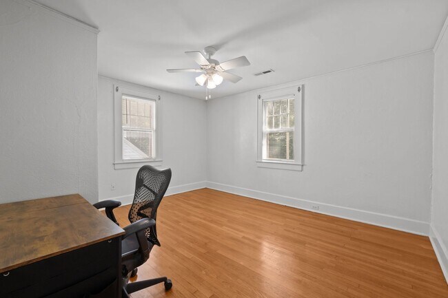 Building Photo - Now Leasing For Duke 2026-2027 School Year! 5 Bedroom, Trinity Park!