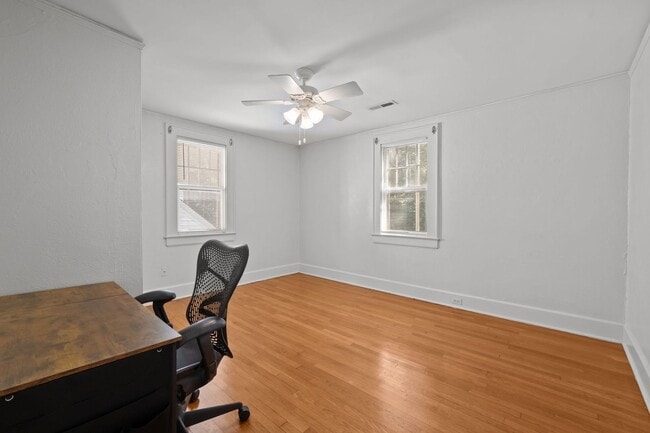 Building Photo - Now Leasing For Duke 2026-2027 School Year...