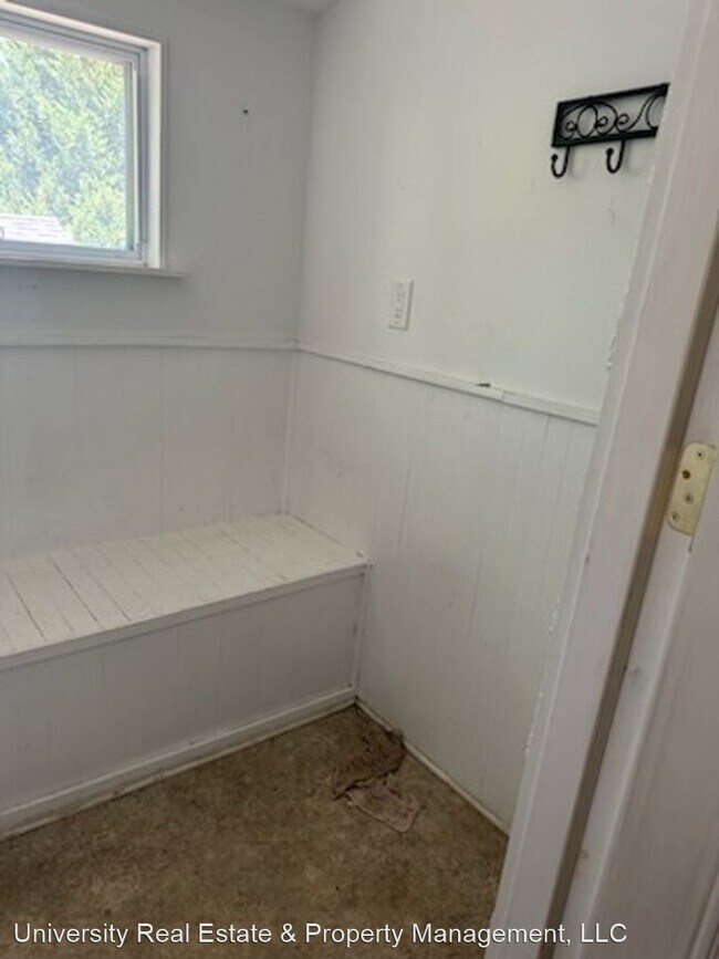 Building Photo - 2 br, 1 bath House - 4401 Walker Blvd