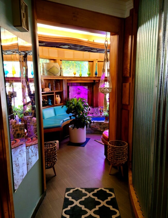 Building Photo - 699 N 600 E