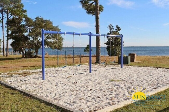 Building Photo - Holley by the Sea home with Solar Energy!