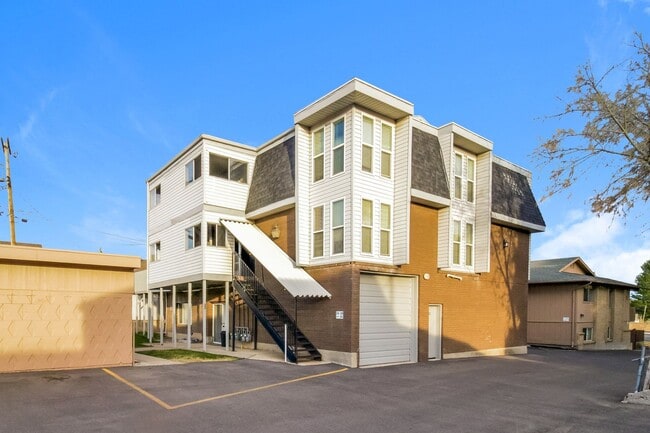 Building Photo - Cozy 2 Bed, 1 Bath and Pet-Friendly Home w...