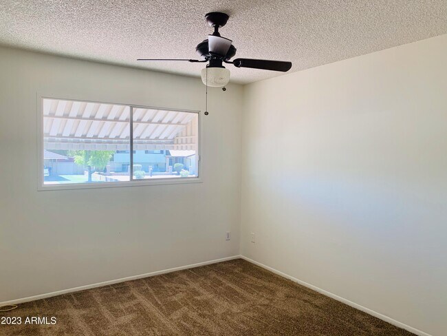 Building Photo - 1004 E Riviera Dr