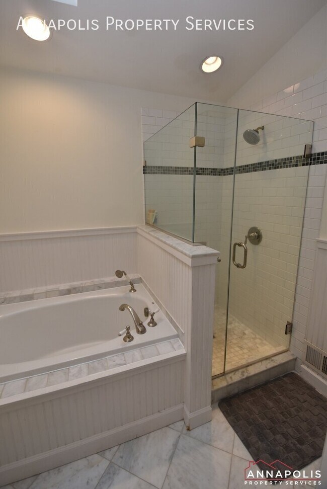 Building Photo - 2817 Pennypond Ln N