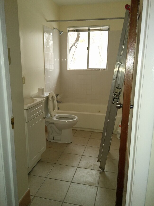 Building Photo - WELCOME HOME!