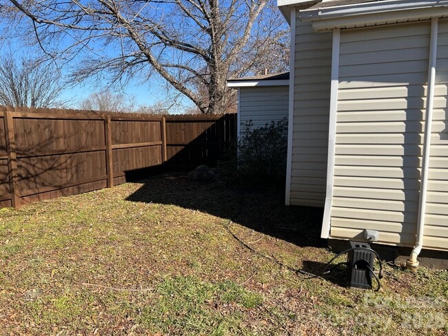 Building Photo - 15 1st St