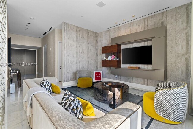 Building Photo - 17141 Collins Ave