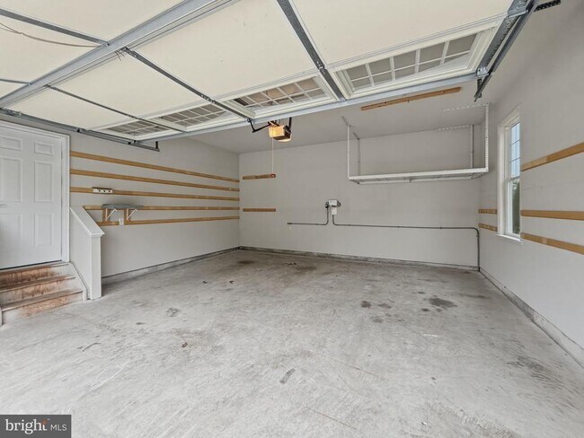Building Photo - 42240 Hiddenwood Ln