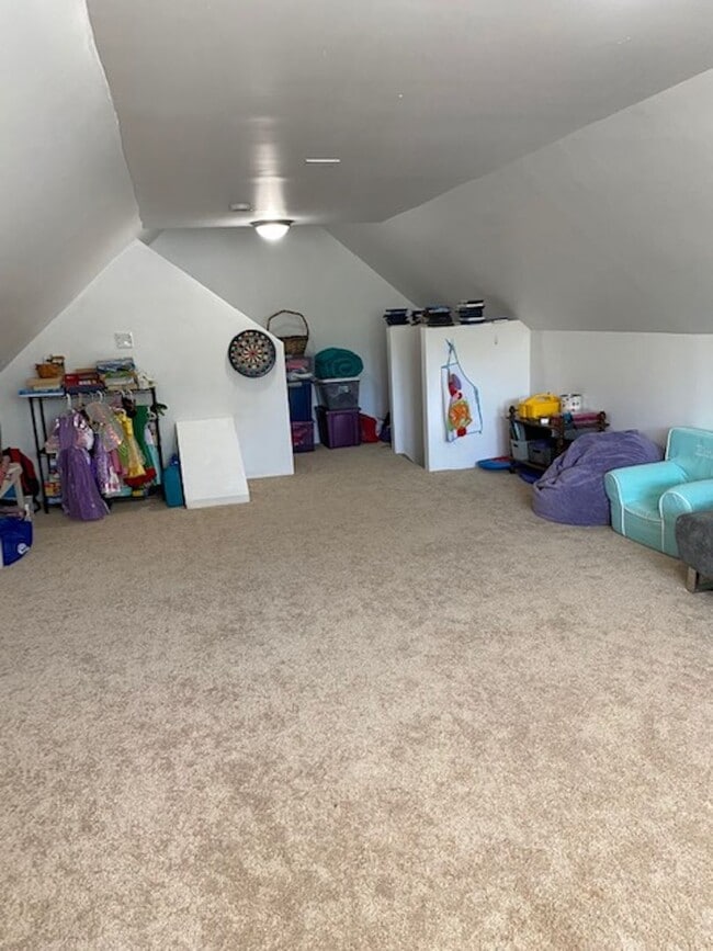 Building Photo - Three Bedroom 3.5 baths Townhouse for Rent...