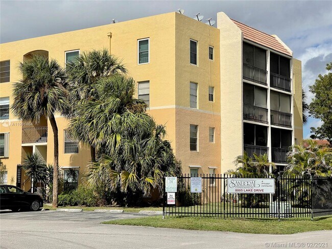 Building Photo - 8005 Lake Dr