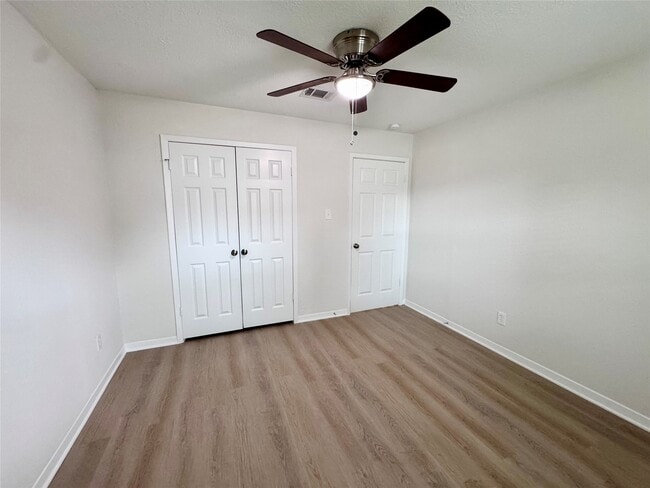 Building Photo - 2301 N Thompson St