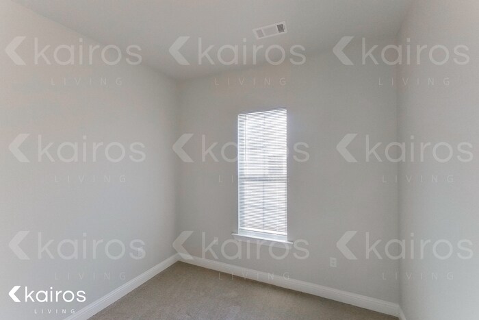 Building Photo - 4816 W Dacha Ln
