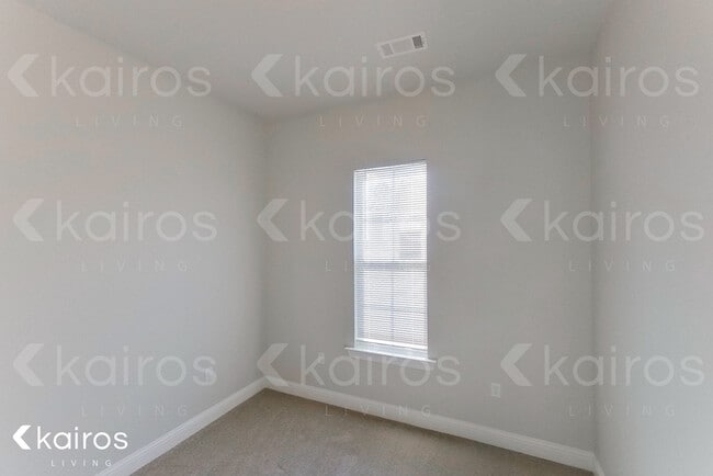 Building Photo - 4816 W Dacha Ln
