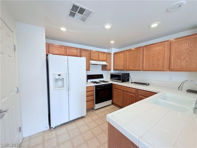 Building Photo - 10809 Garden Mist Dr