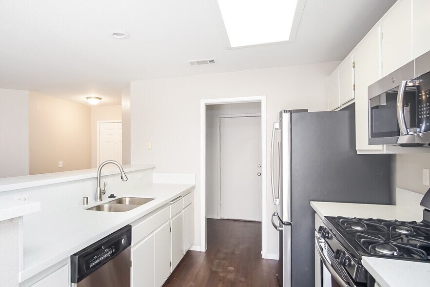 Building Photo - 5323 Sable Ct