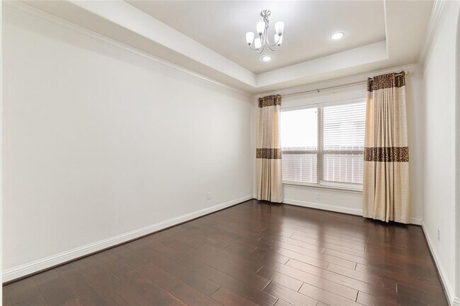 Building Photo - 3014 Paseo de Charros