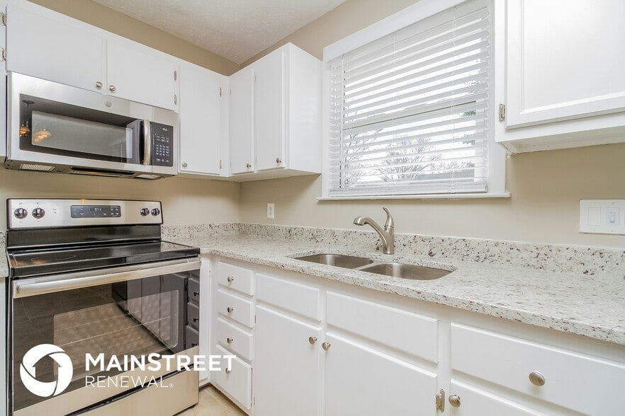 Building Photo - 320 Lake Farm Rd