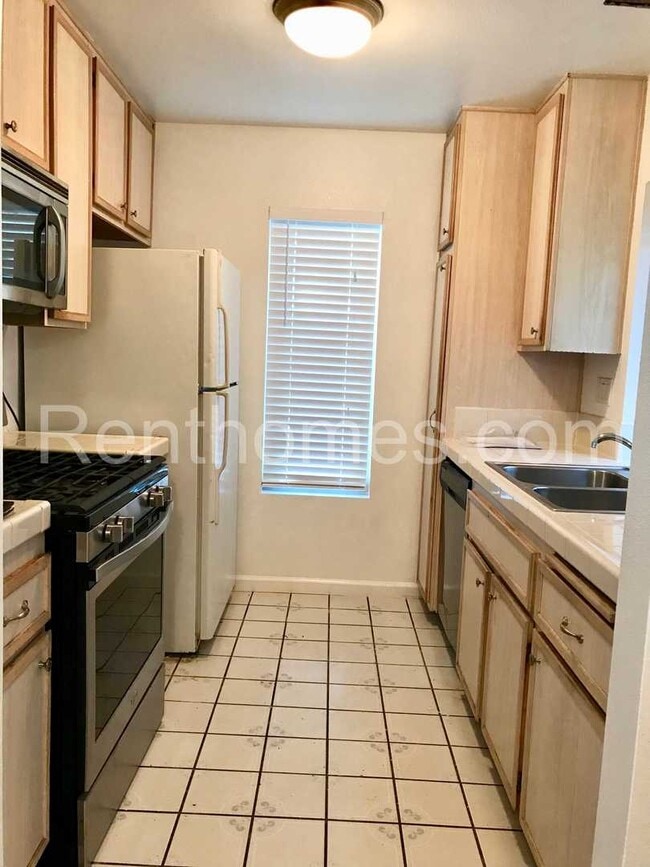 Building Photo - Mira Mesa, 10628 Dabney Dr #163, All Appli...