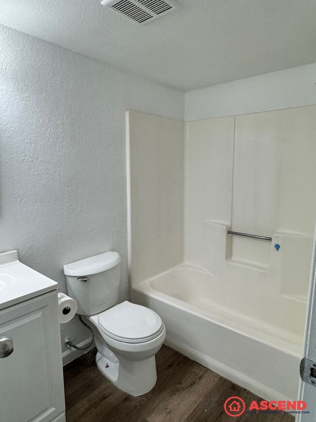 Building Photo - 1 Bedroom Apartment Off New Stine and Plan...