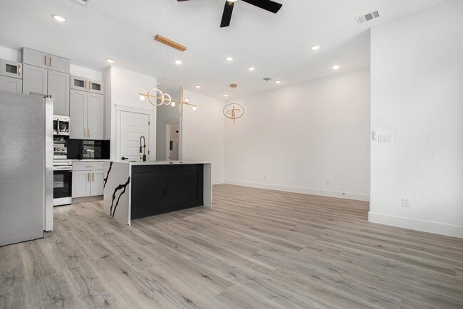 Building Photo - 3652 Seabrook St