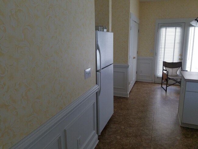 Building Photo - COMING SOON! Ballantyne Beauty! Spacious 3BR Home w/ Fireplace & Fenced Yard