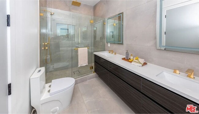 Building Photo - 1637 S Sherbourne Dr