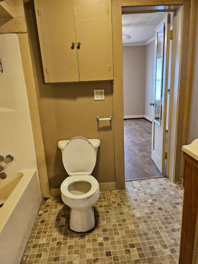 Building Photo - Rent Ready!
