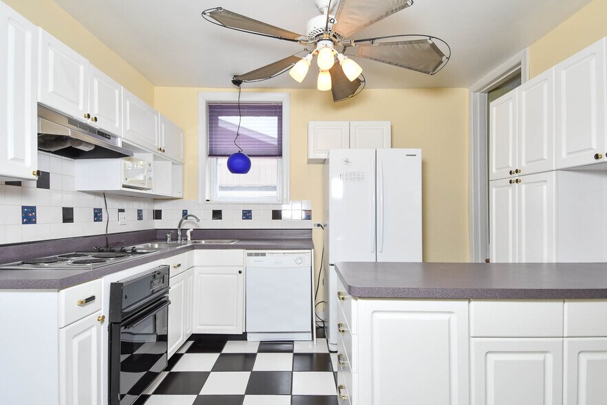 kitchen - 2144 East Dr