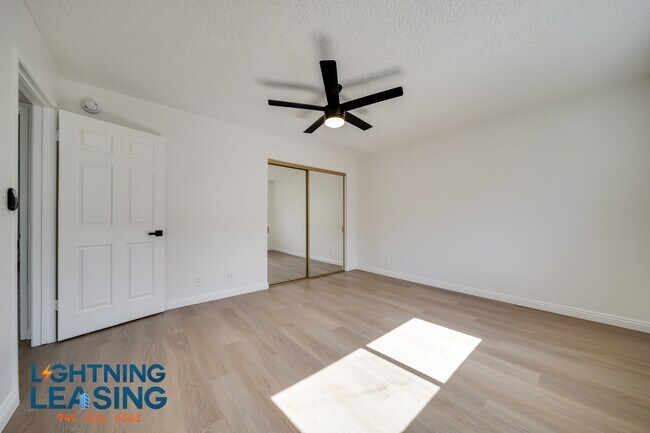 Building Photo - 14632 Magnolia-204D