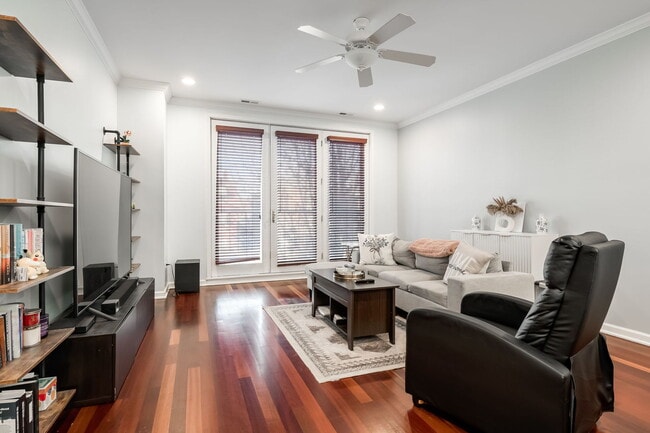 Building Photo - 6641 W Belmont Ave