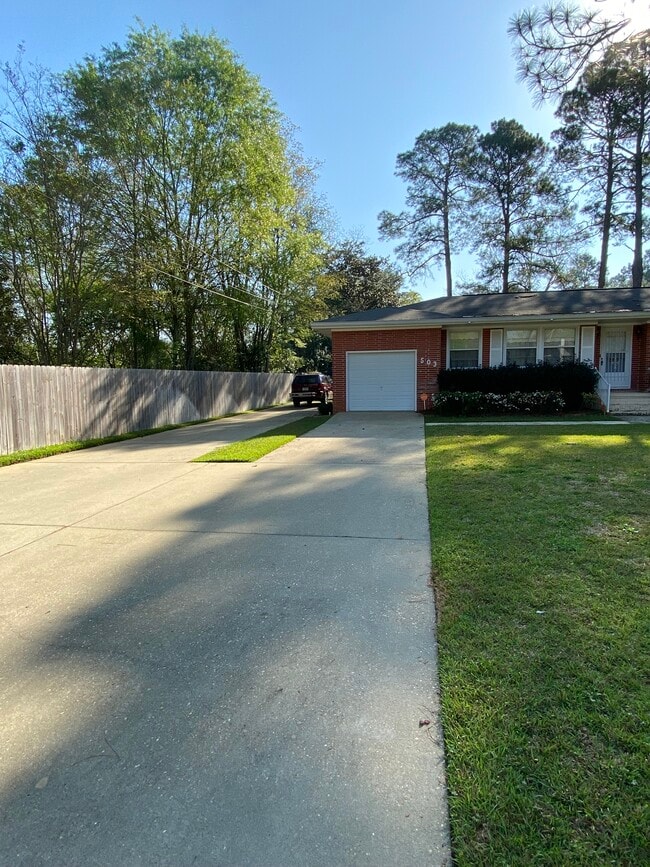 Building Photo - 503 S Pontiac Ave