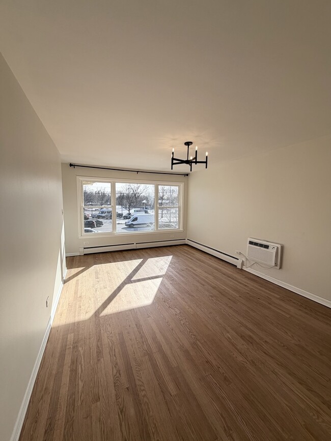 Building Photo - 2308 Oakton St