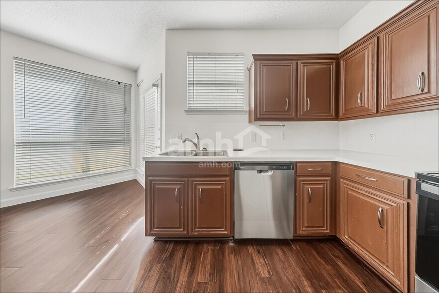 Building Photo - 8551 Western Meadows Dr