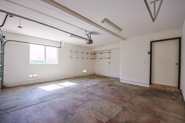 Building Photo - Fully Renovated 4 Bed/3.5Bath Home with Garage + Private Yard