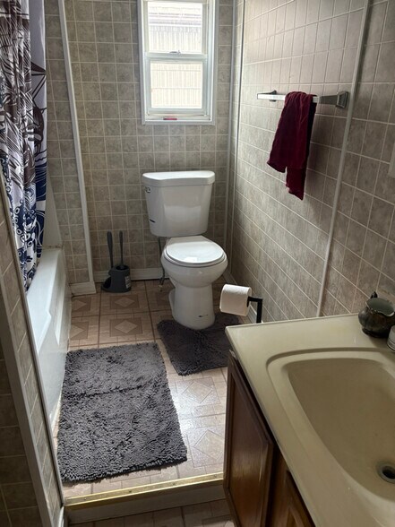 Building Photo - 212 Abbott Rd