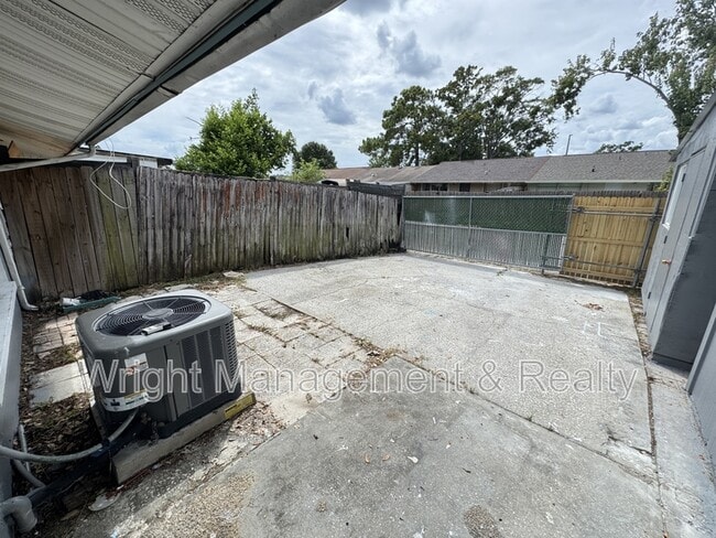 Building Photo - 8508 Pinehurst Dr
