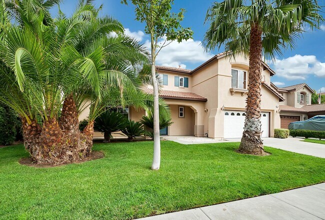 Building Photo - Modern 5 Bedroom in Paseo Del Sol