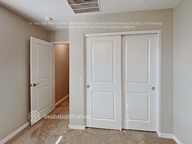 Building Photo - 3942 S 79th Dr