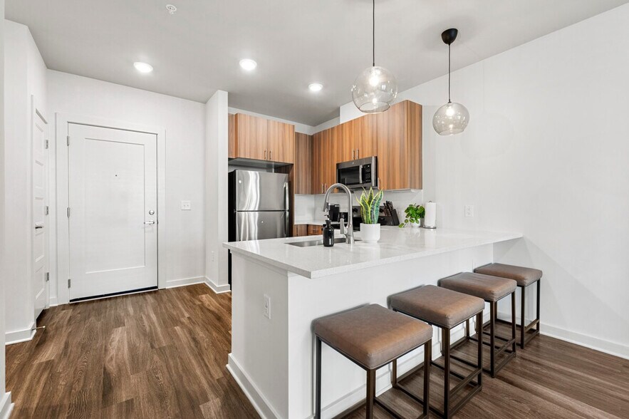 Building Photo - 2048 Bolton Dr NW