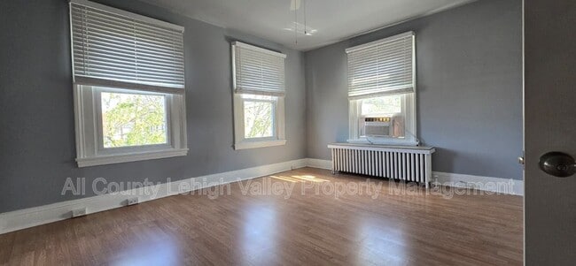 Building Photo - 118 E North St