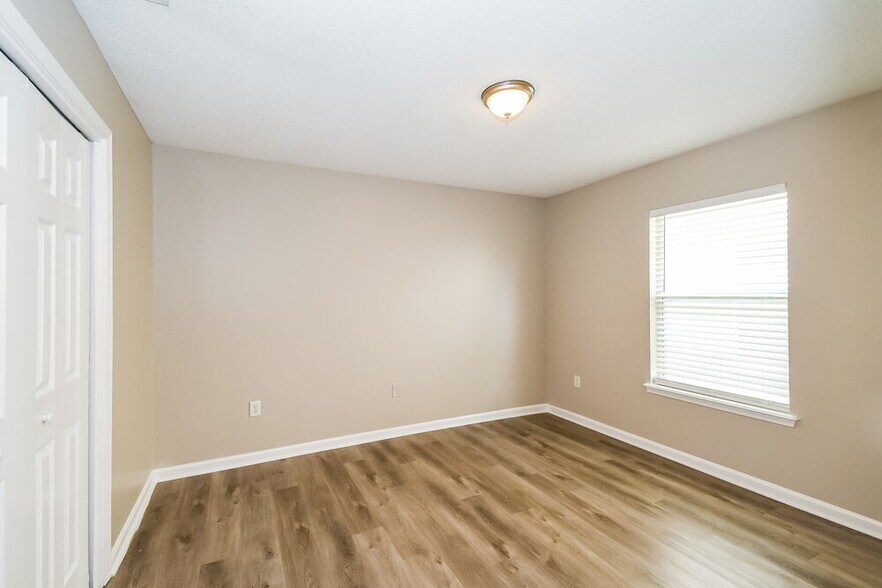 Building Photo - 3949 Leatherwood Dr