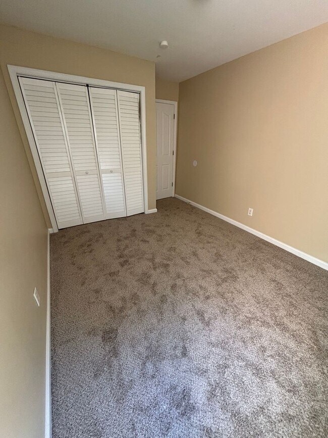 Building Photo - Newly remodeled Townhouse in Douglas Count...