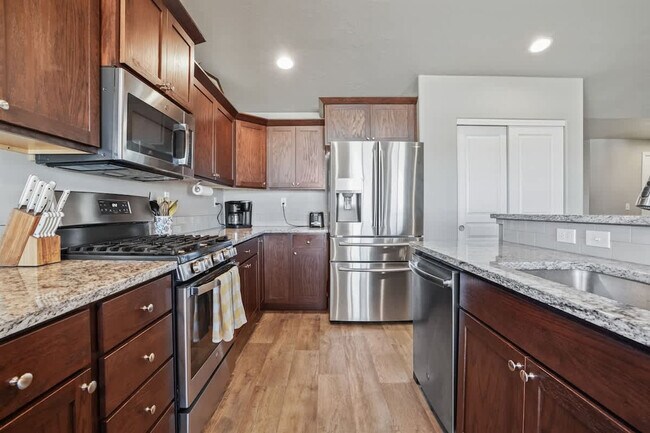 Building Photo - 218 Cliff Swallow Ave