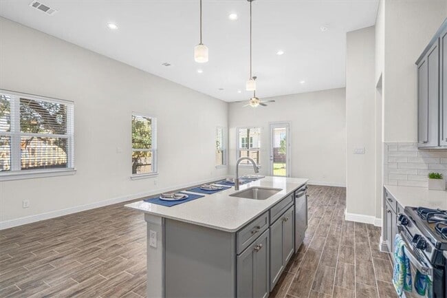 Building Photo - 600 C-Bar Ranch Trl