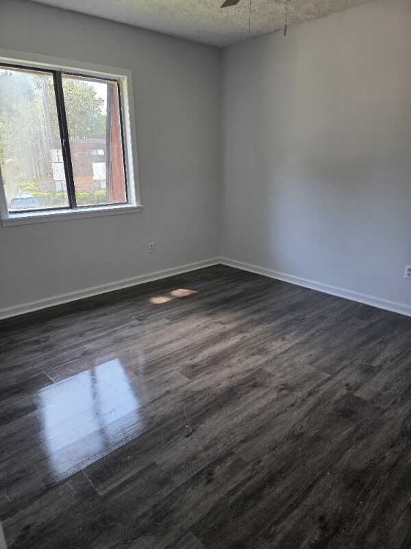 Building Photo - 615 Carter Ln