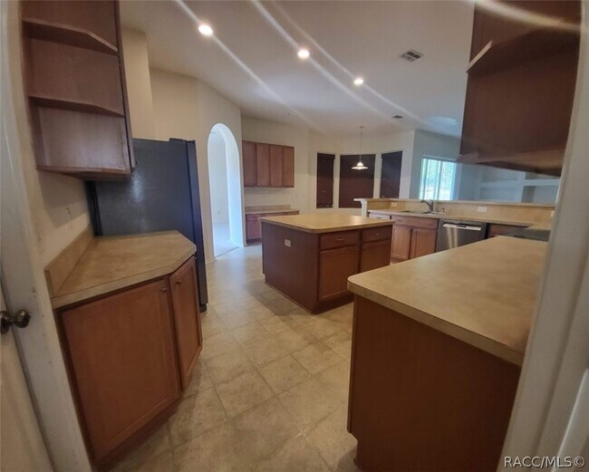 Building Photo - 2486 W Swanson Dr