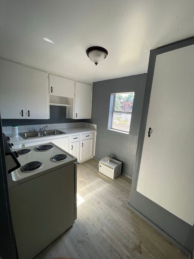 Building Photo - Comfortable 1 Bed 1 Bath Unit for Rent in ...