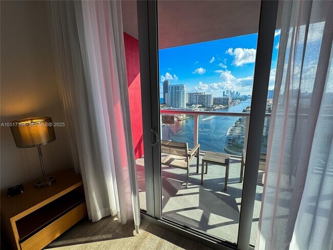 Building Photo - 2602 E Hallandale Beach Blvd