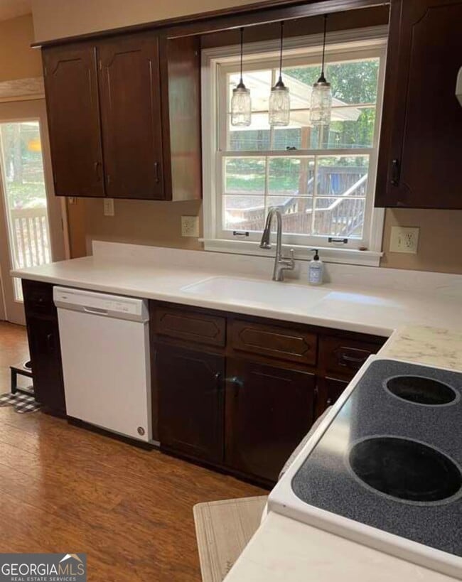 Building Photo - 527 University Cir